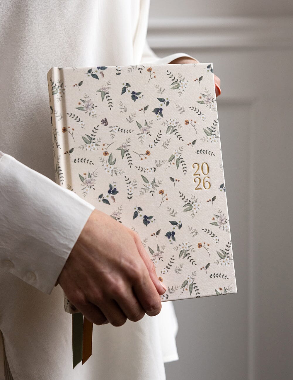 Beautiful linen bound 2026 Day to a Page planner