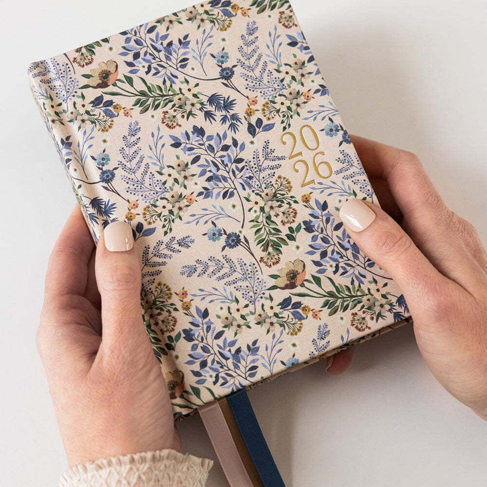 Beautiful linen bound 2026 Day to a Page planne