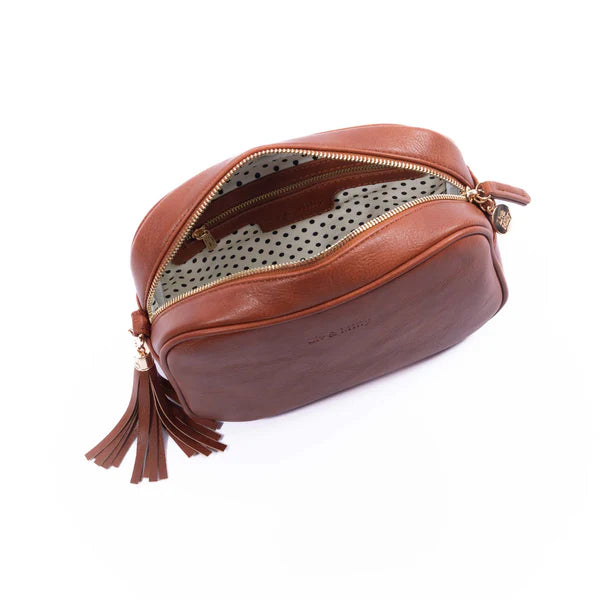 The Liv & Milly Sally in Tan is a classic & versatile crossbody bag crafted from a gorgeous soft vegan leather.