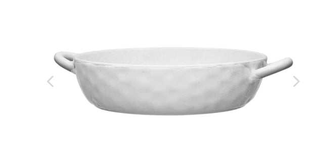 The organic-shaped serving pieces of the Speckle Milk range feature a soft speckle and dimpled tactile finish.