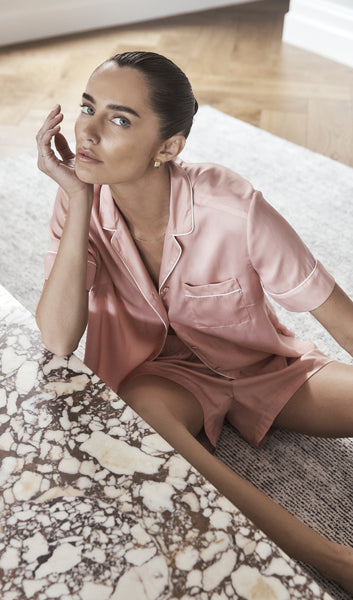The Tallulah pyjama set in coral by Gingerlilly. Indulge in luxurious comfort with our short set, crafted from polyester for a 100% silky satin creation.