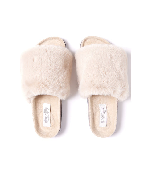 The perfect complement your cosy pyjama collection the Capri Open Toe Fur Top Slipper. Inspired by the serene beauty of the Italian island, our slippers blend luxurious comfort with chic elegance.