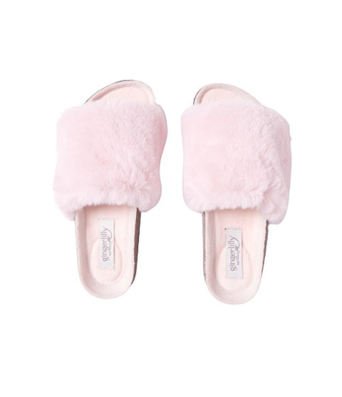 The perfect complement your cosy pyjama collection the Capri Open Toe Fur Top Slipper. Inspired by the serene beauty of the Italian island, our slippers blend luxurious comfort with chic elegance.