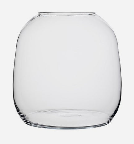 Paired with some flowers and foliage, the Ecology Fleur Delphine Vase is the perfect decorative piece for your home.